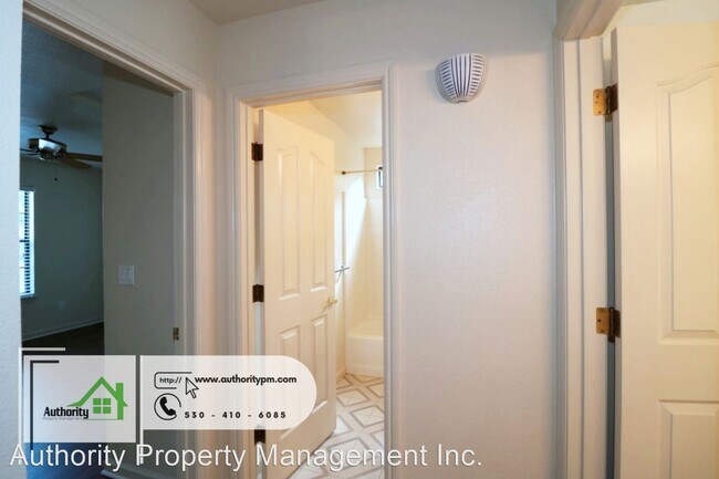 Building Photo - 3 br, 2 bath House - 2035 Vineyard Trail