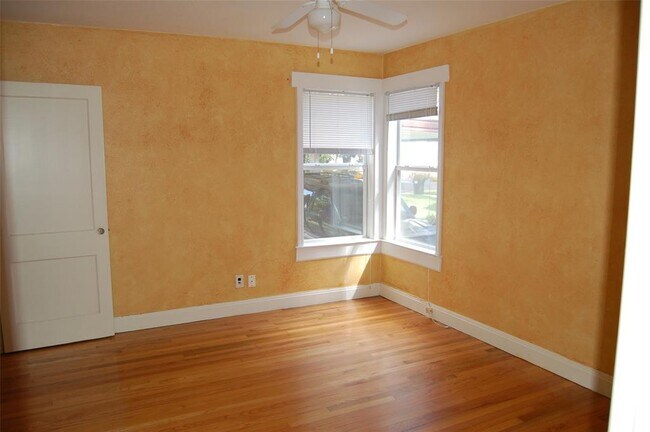 Foto del edificio - 4704 Evans Ave