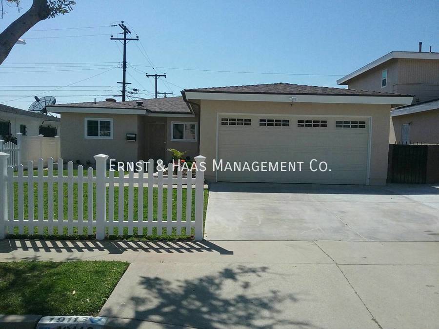 Primary Photo - Beautiful Remodeled 4 Bedroom 2 Bath Carso...