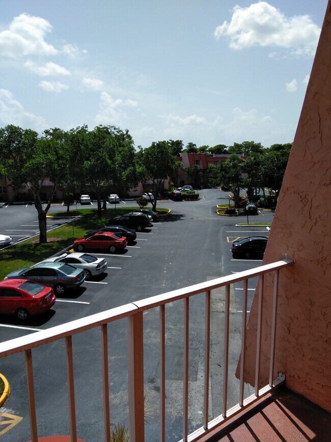 9101 Lime Bay Blvd Unit 308, Tamarac, FL 33321 Condo for Rent in