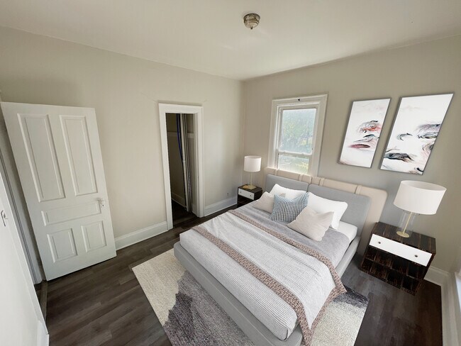Foto del edificio - 2439 S Howell Ave