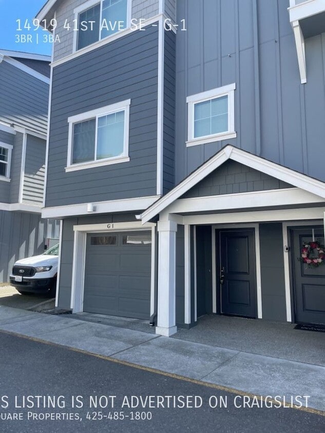 Foto principal - 50% off first month**! End Unit! 2 Car Tan...