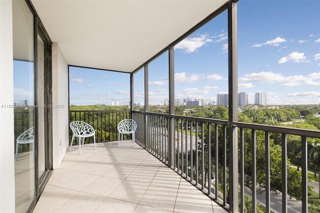 Foto del edificio - 3375 N Country Club Dr