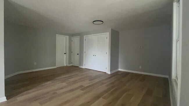 Foto del edificio - 409 E Maple Ave