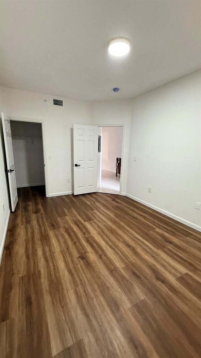 Foto del edificio - 2080 Greenview Shores Blvd