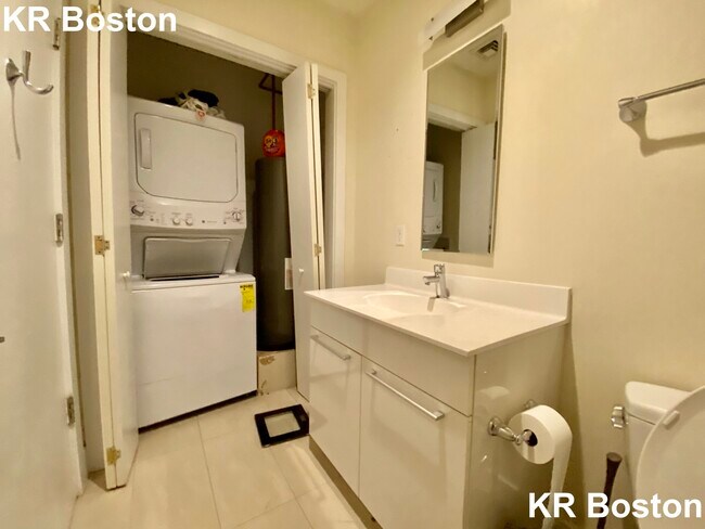 Building Photo - 1105 Boylston St