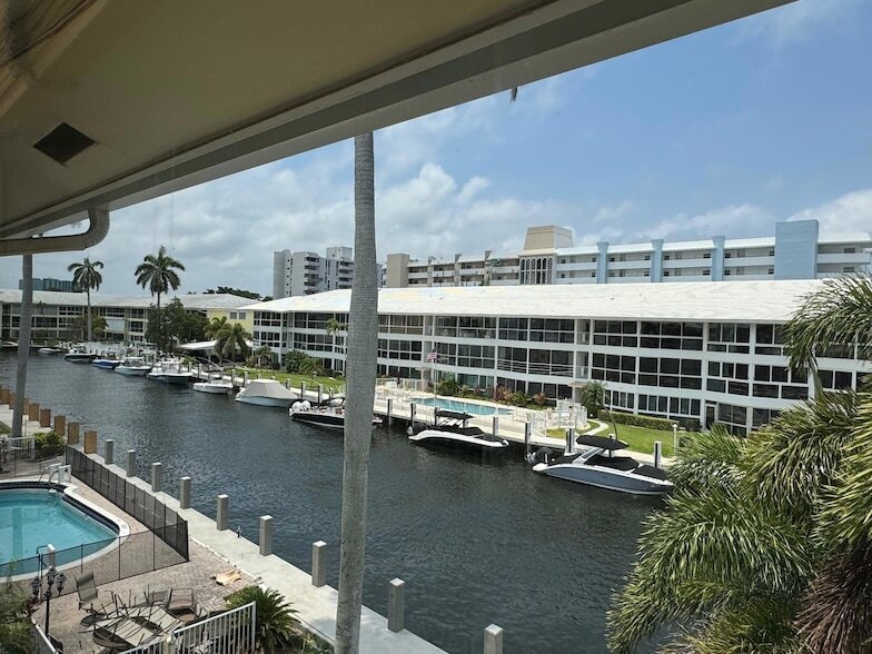 Foto principal - 3051 NE 47th Ct