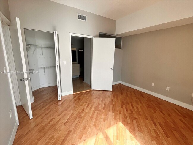 Foto del edificio - 350 NE 24th St