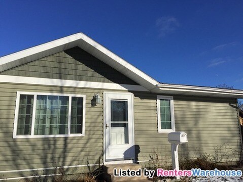 Primary Photo - 214 4th Ave NE