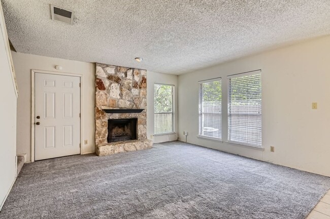 Foto del edificio - 2 Bedroom Condo in West Lake Hills- Eanes ISD