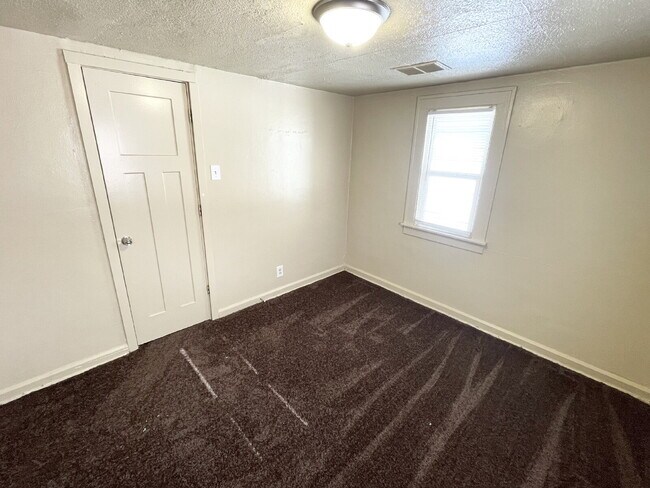 Foto del edificio - 3 Bedroom conveniently located near the thriving Twin Aire neighborhood