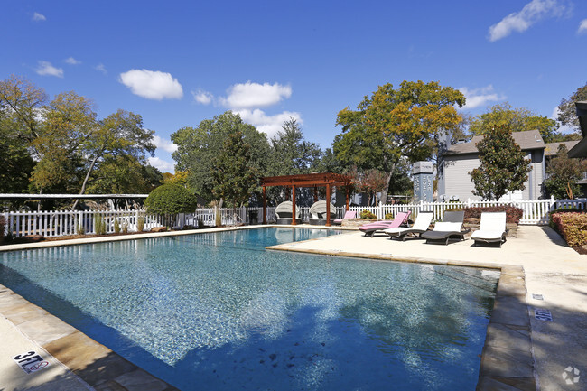 POOL - The View at Lake Highlands