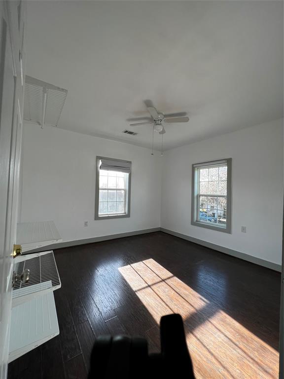 Foto del edificio - 240 N York St