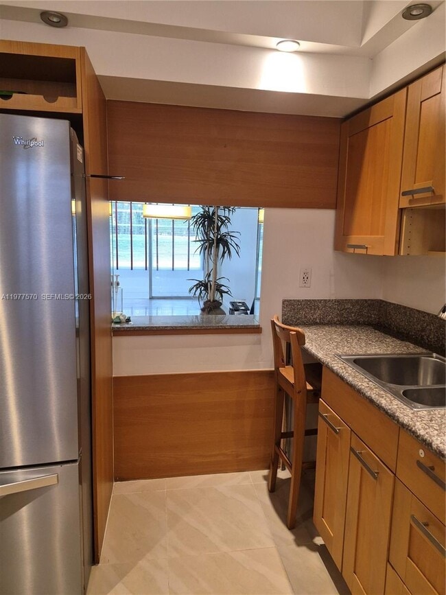 Foto del edificio - 8300 Sands Point Blvd