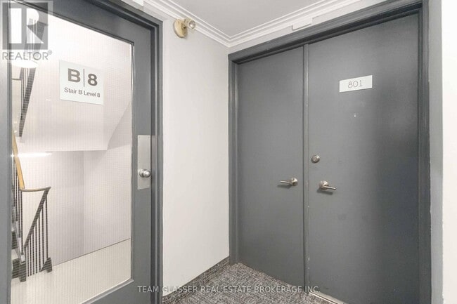 Photo du bâtiment - 396 Queens Ave