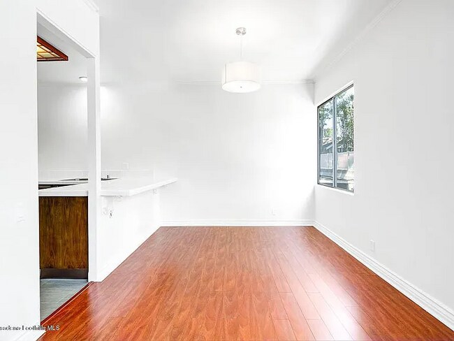 Foto del edificio - 985 E California Blvd