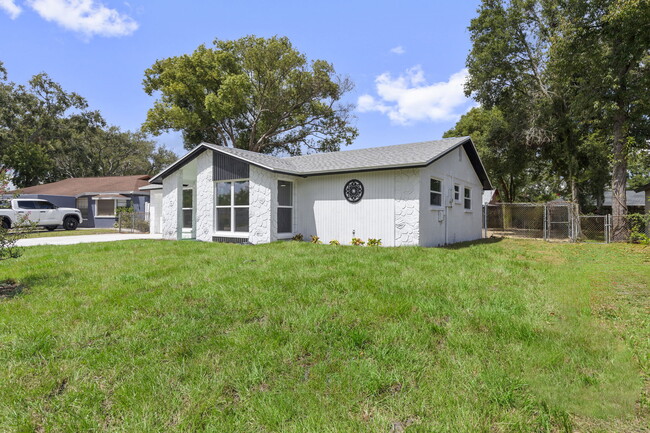Building Photo - 516 Avocado Cir