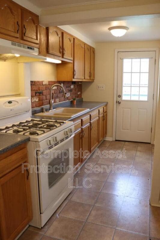 Building Photo - 718 Turner St