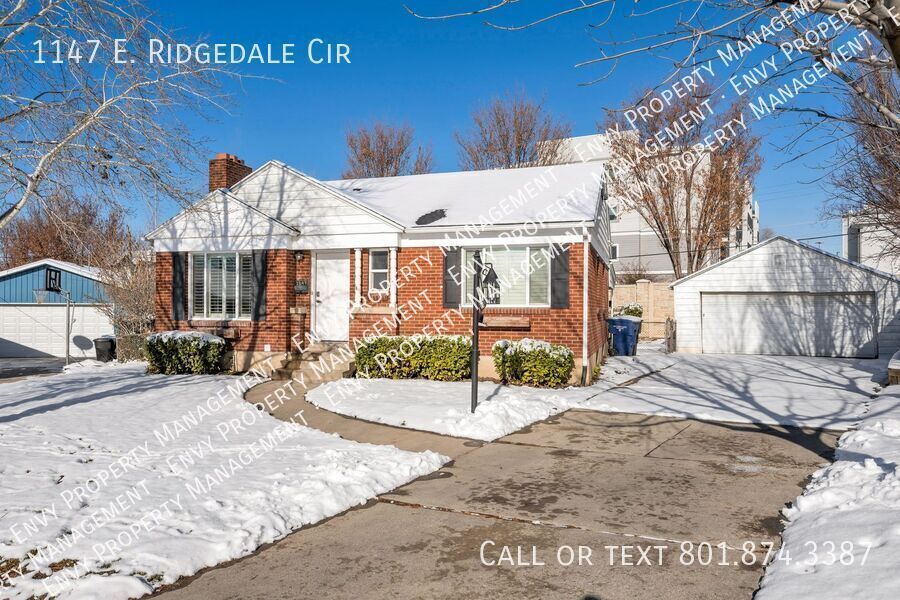 Primary Photo - 1147 E Ridgedale Cir