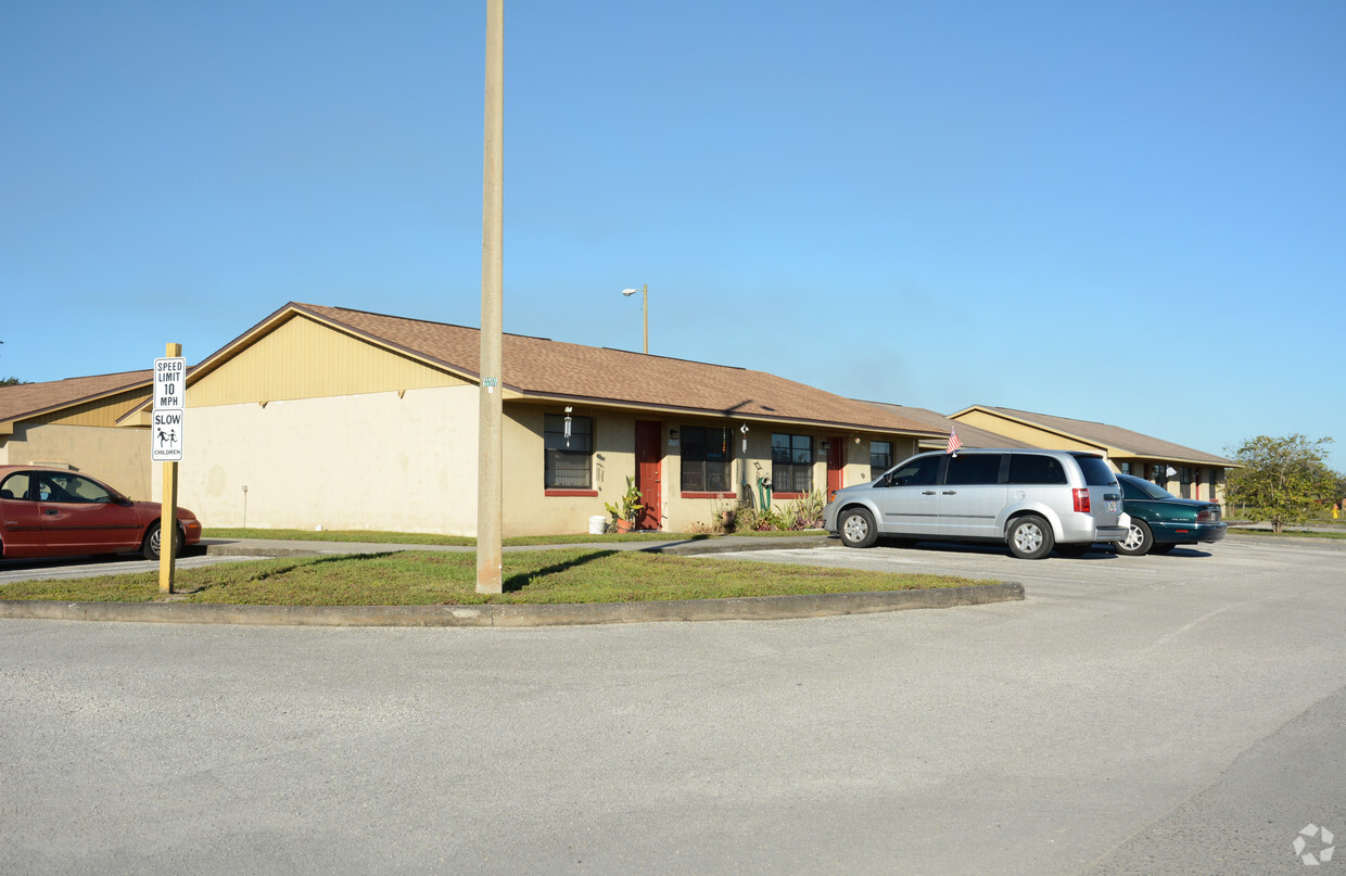 Primary Photo - 12702 Candlewood Cir