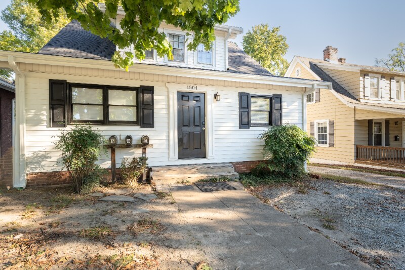 Foto principal - 1504 W Friendly Ave