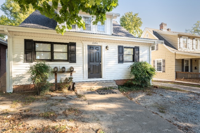 Building Photo - 1504 W Friendly Ave