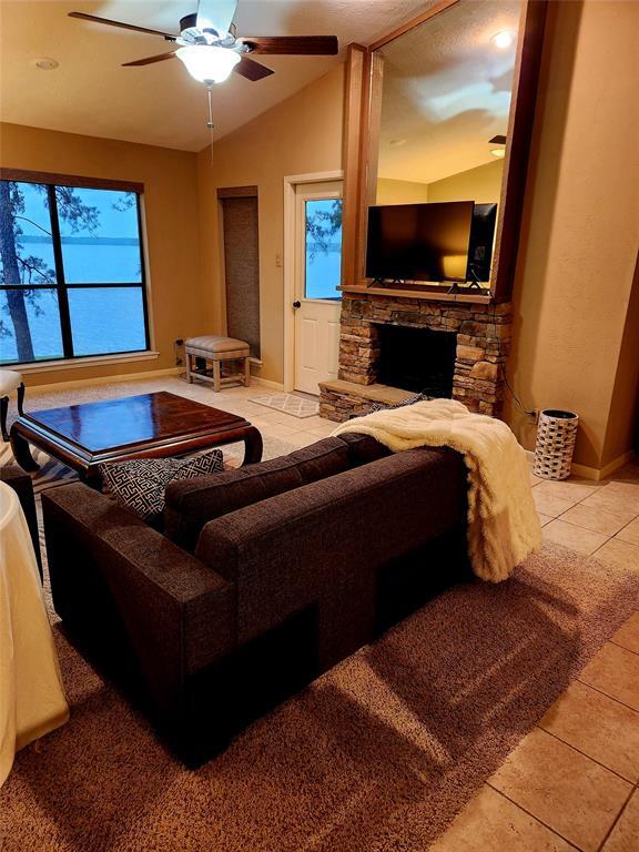 Foto del edificio - 15661 Lakeway Dr