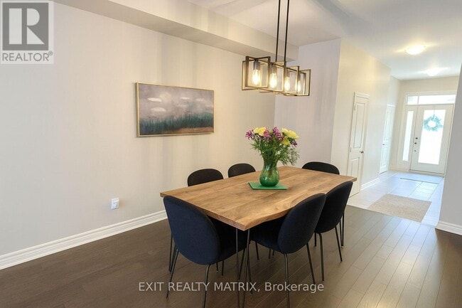 Building Photo - 739 Namur St