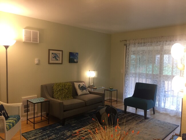 Foto del edificio - Fully Furnished One-Bedroom in Monterey!