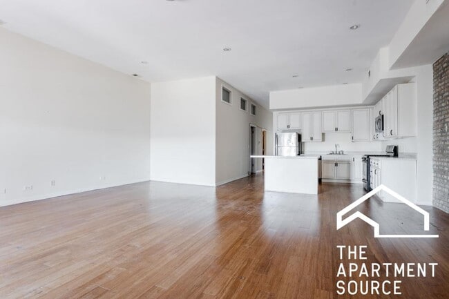 Building Photo - 3 bedroom in Chicago IL 60614