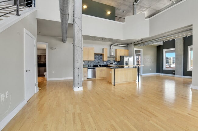 Foto del edificio - $2,995.00, 2-bedroom, 2.5-bath home locate...
