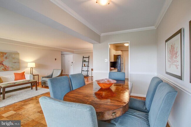 Building Photo - Wesley Heights Two Bedroom, Two Baths, Fur...