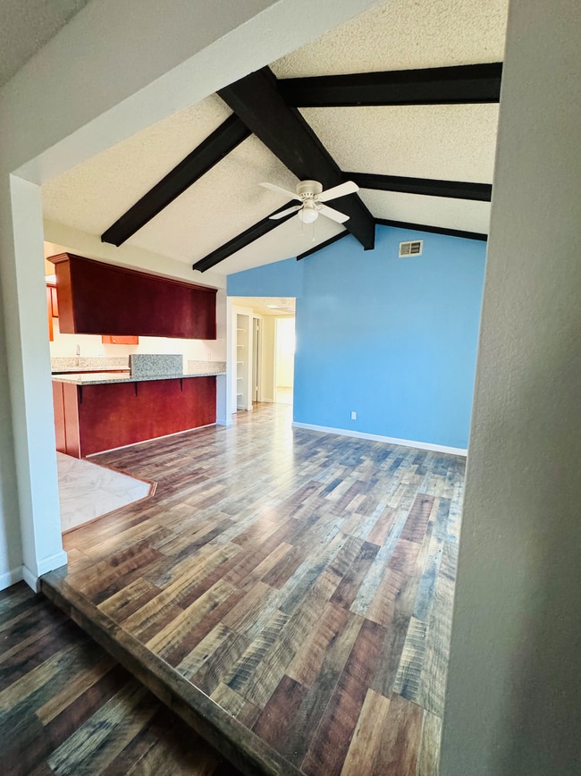 Building Photo - 5169