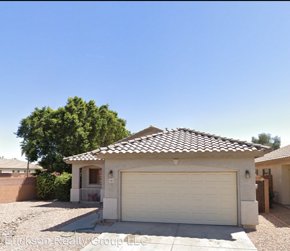 3 br, 2 bath House 11201 W Palm Lane 211... House Rental in