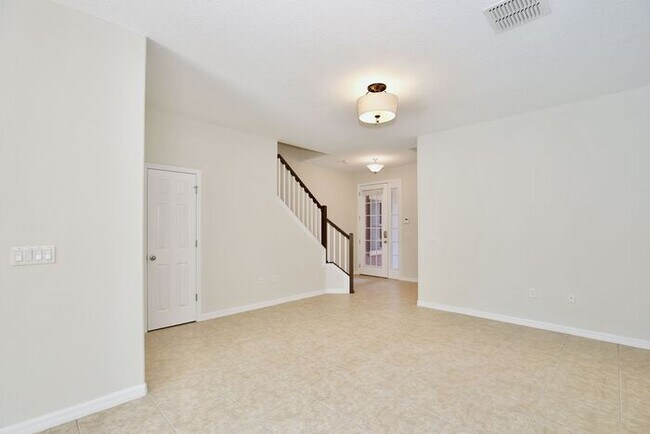 Foto del edificio - Stylish 3/2.5 Townhome with Open Floor Pla...