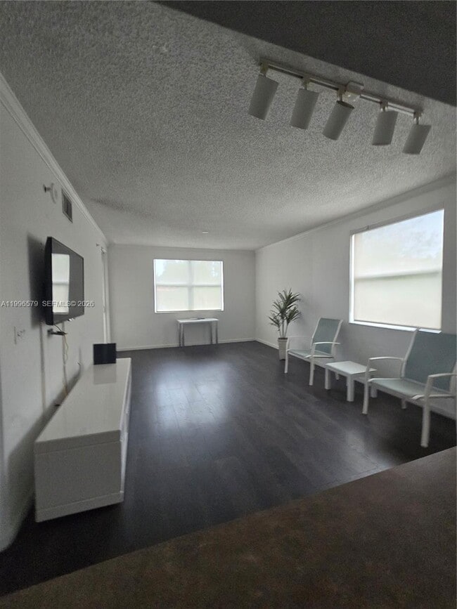 Building Photo - 17150 N Bay Rd