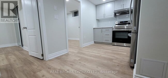 Building Photo - 6 Banting Crescent