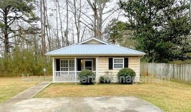 Building Photo - 119 Magnolia St