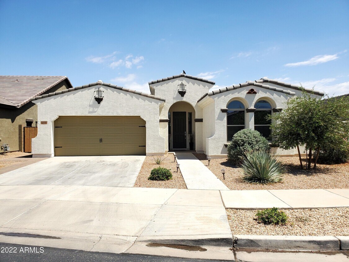 Primary Photo - 23052 Via Del Oro