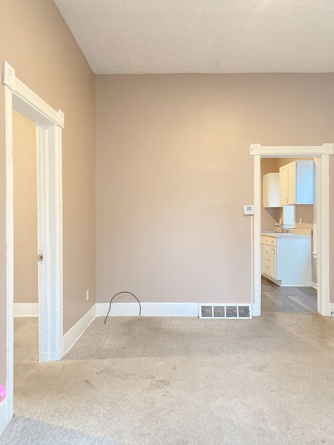 Foto del edificio - ZIGZAG, LLC:[TRAN][ZIGZAC][KT][CAG] 1942 S 16 ST