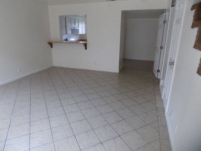 Foto del edificio - 1105 W Cypress Ave