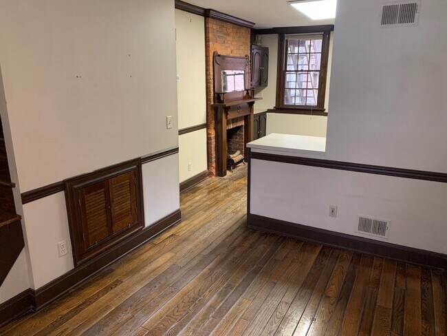 Building Photo - 912 S Wolfe St