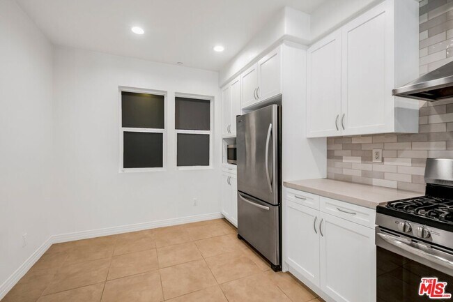 Building Photo - 7100 Playa Vista Dr