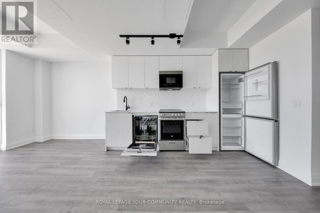 Photo du bâtiment - 2369 Danforth Ave