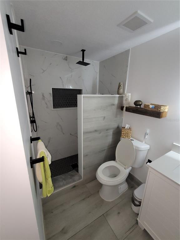 Foto del edificio - 8320 Woodlake Pl