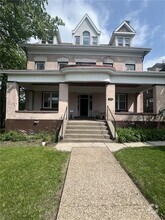 Building Photo - 5807 Bartlett St