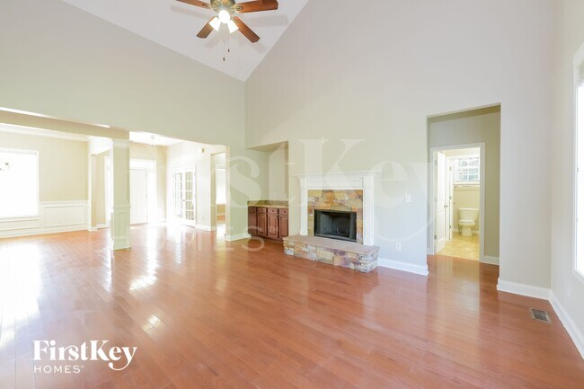Foto del edificio - 6231 Cove Creek Dr