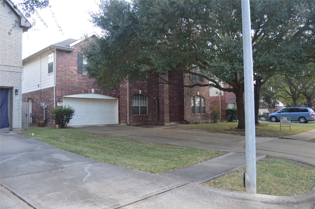 Primary Photo - 2423 Waterwood Dr