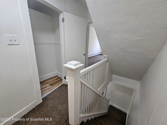 Foto del edificio - 2105 Hollister Ave