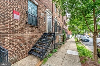 Building Photo - 2123 Young St SE